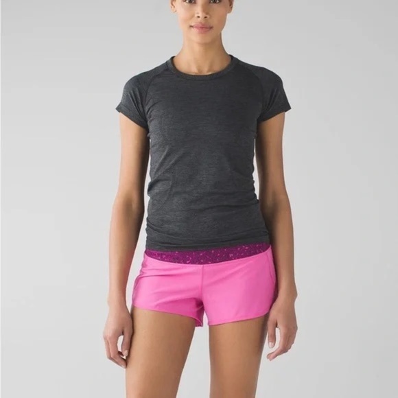 Lululemon Women's Athletica Pink Paradise Purple Geometric Speed Short 6 - Picture 1 of 9